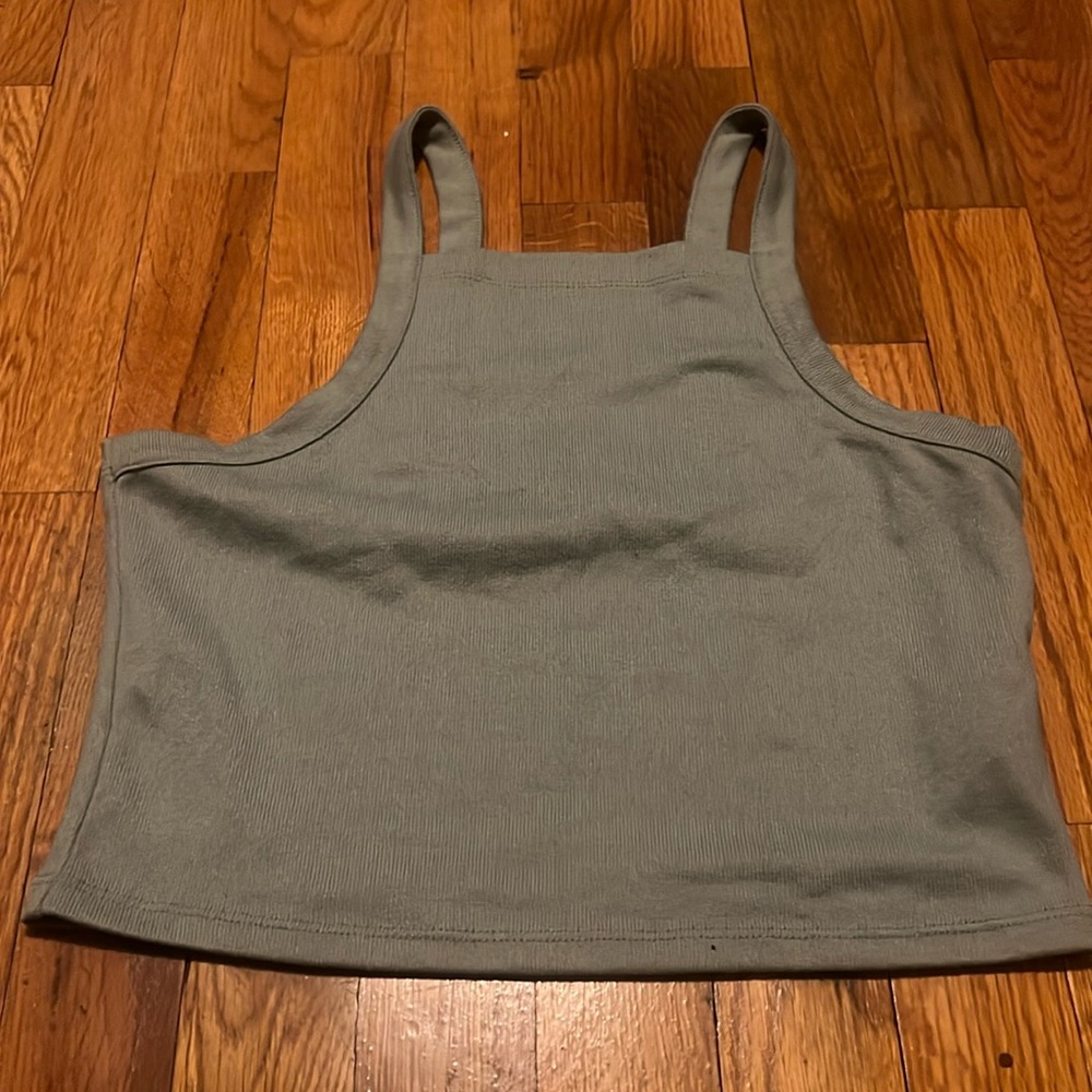 Sleeveless cropped top